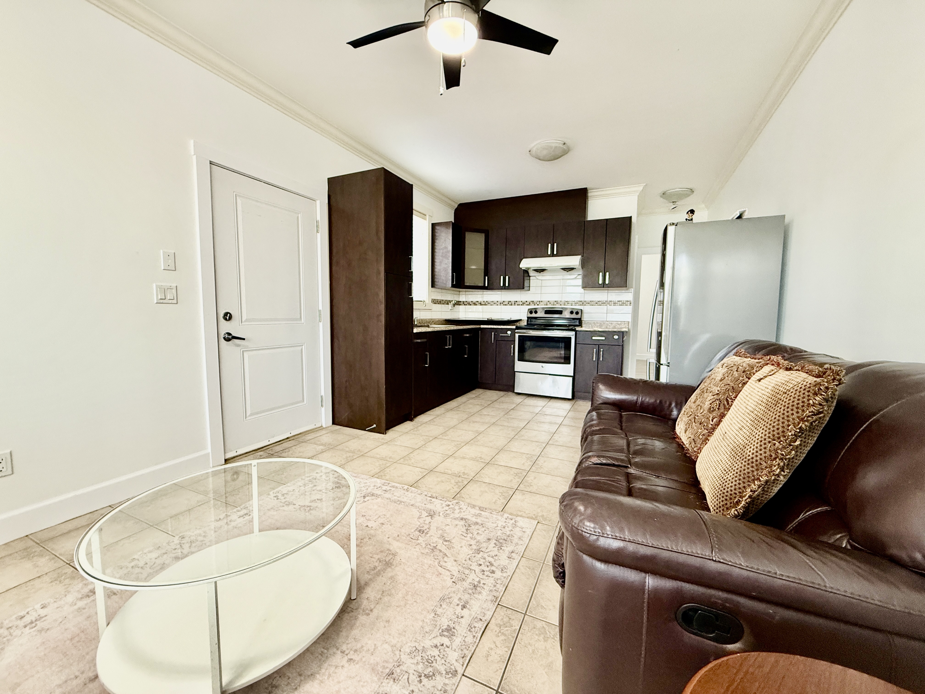 Surrey House: 13275 90 Ave