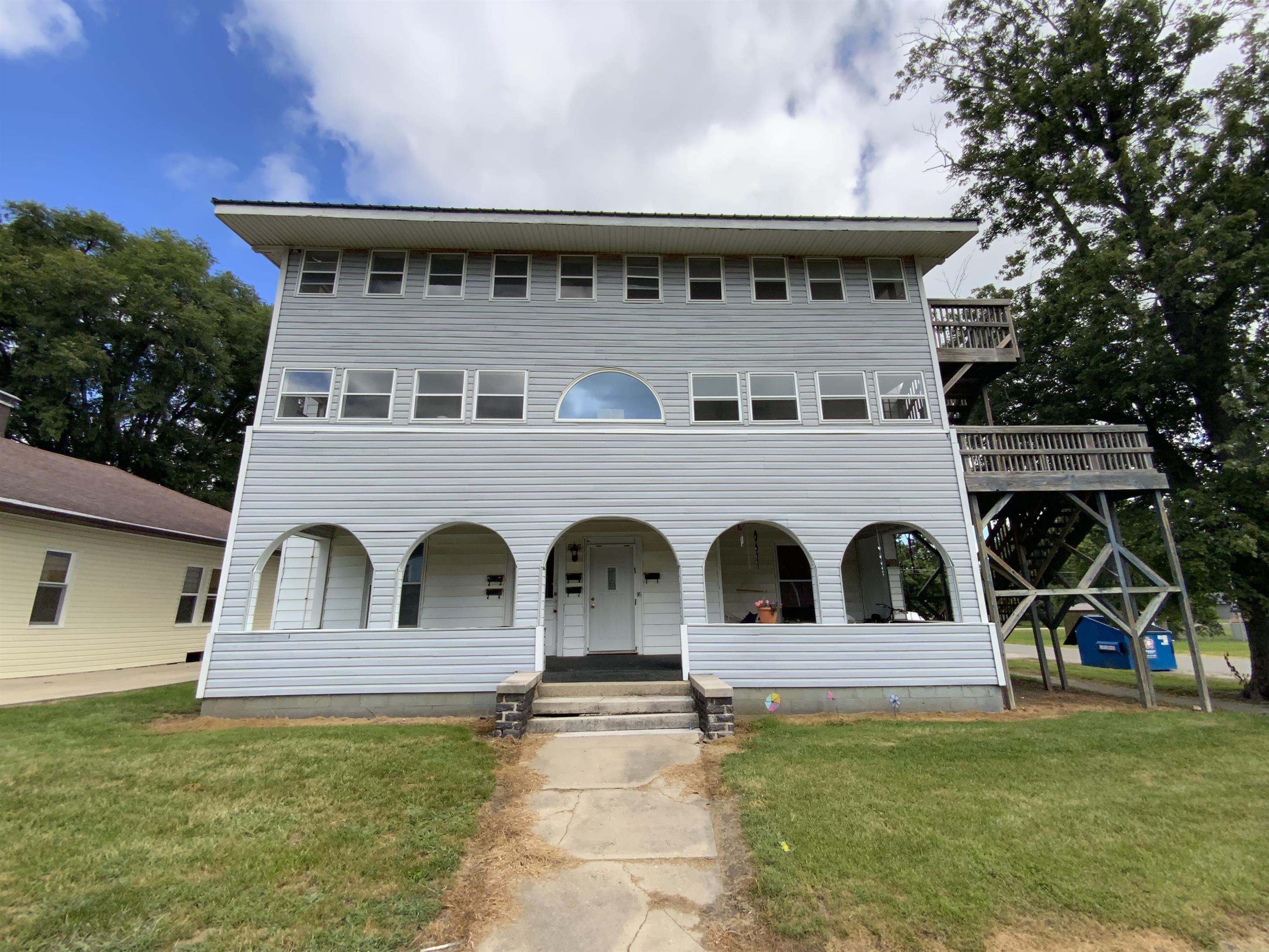 Hoopeston House: 526-3W Main