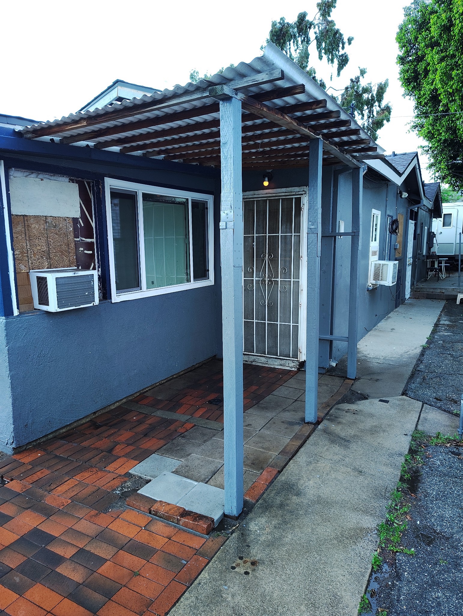 Glendora Condo: 826 E Route 66 Apt 3