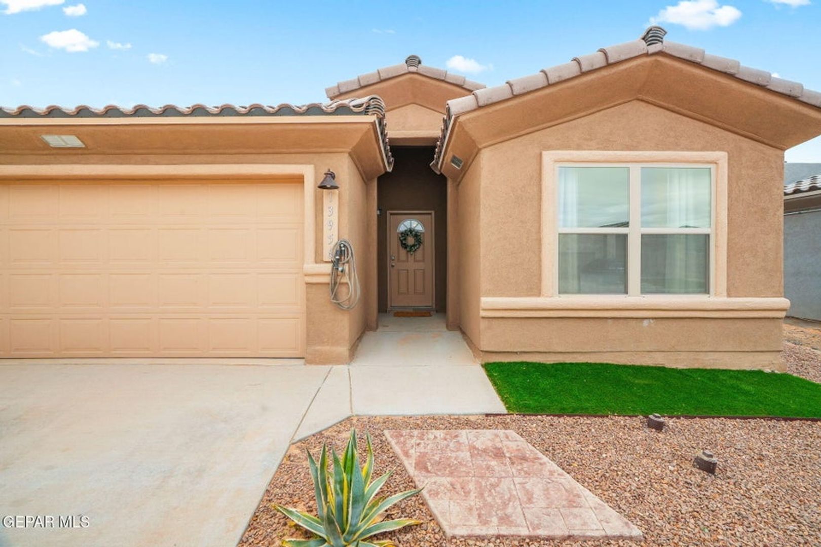 El Paso House: 13956 Garforth Avenue
