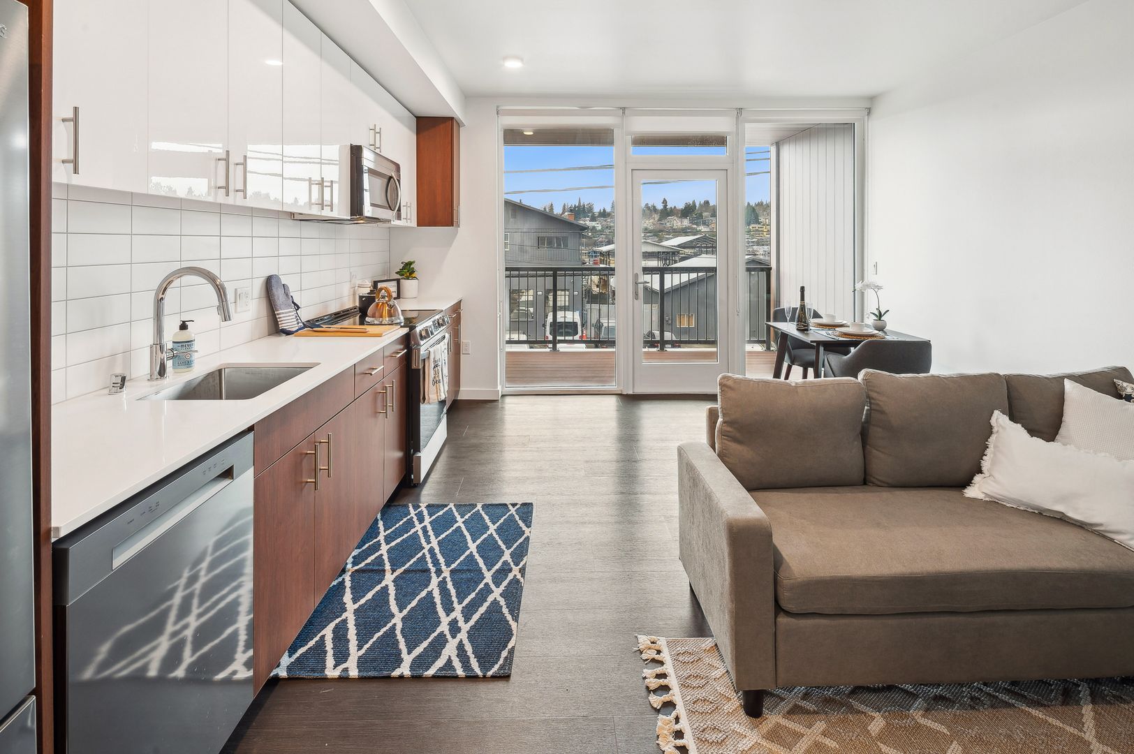 Seattle Apartment: 3150 Fairview Ave E