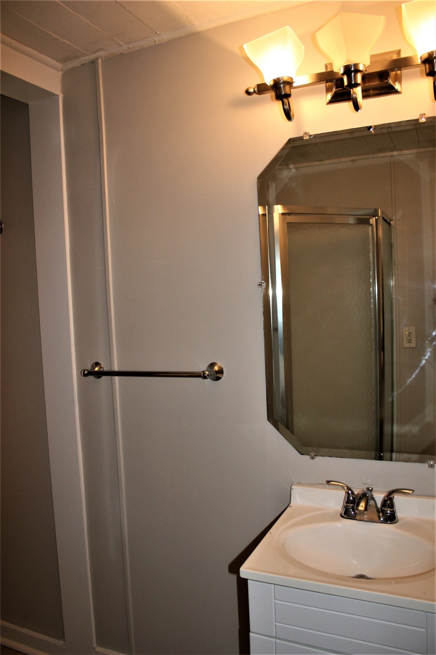 Wallis Condo: 6622 Church Street