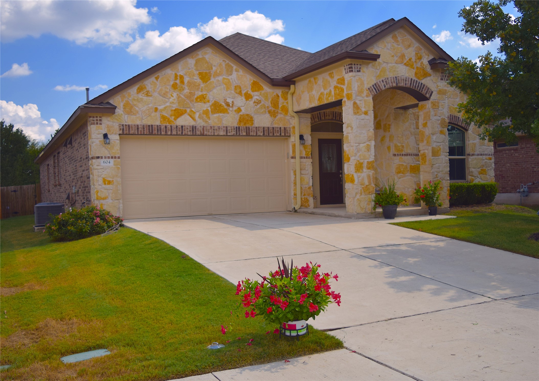 Leander Condo: 604 Heinatz Flat Lane
