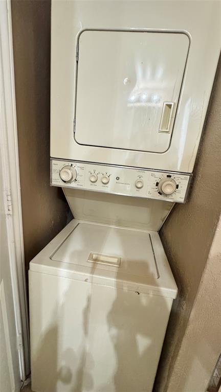 Arlington Condo: 2301 Balsam Drive