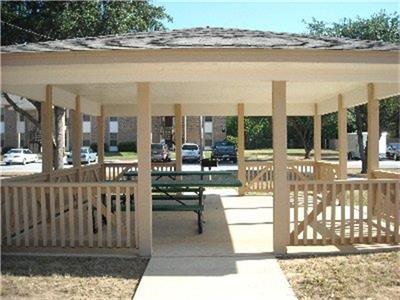 Hooks Condo: 1304 West Ave A