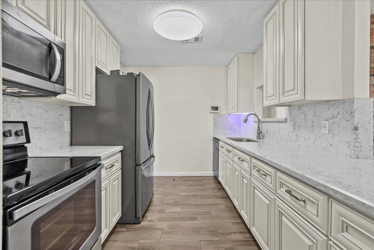 Dickinson Condo: 3705 Misty Cove Court