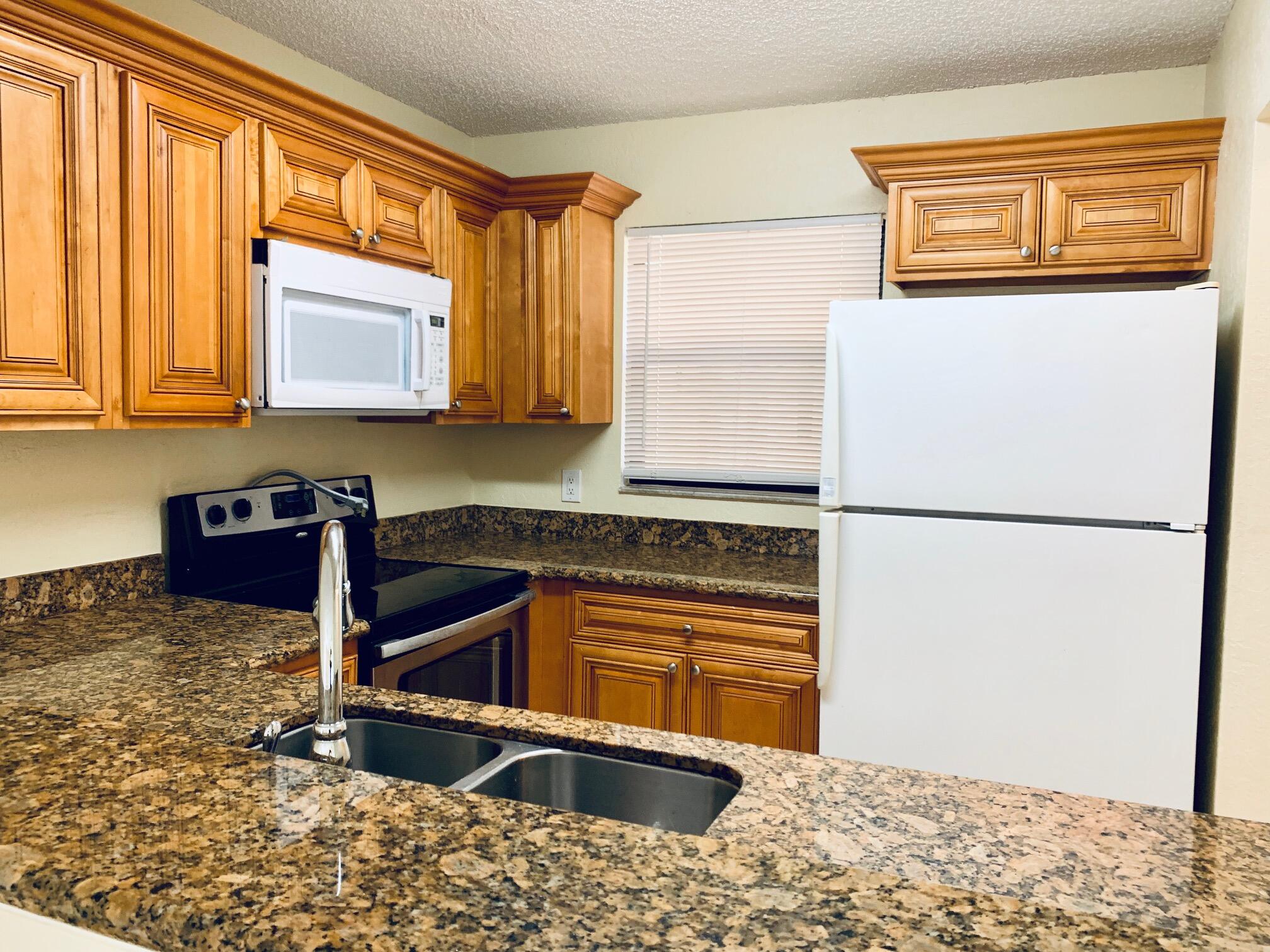 West Palm Beach Condo: 1566 Lake Crystal Drive