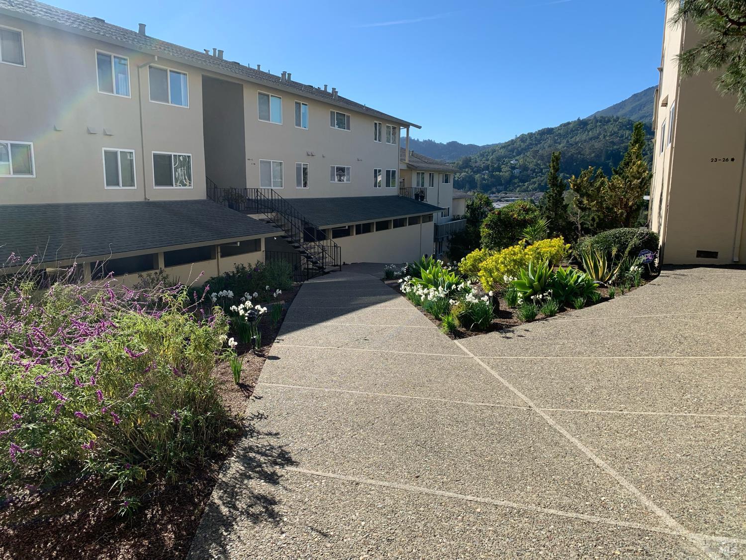 Greenbrae Condo: 175 Upper Via Casitas