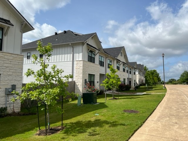 College Station Condo: 2106 Crescent Pointe Parkway