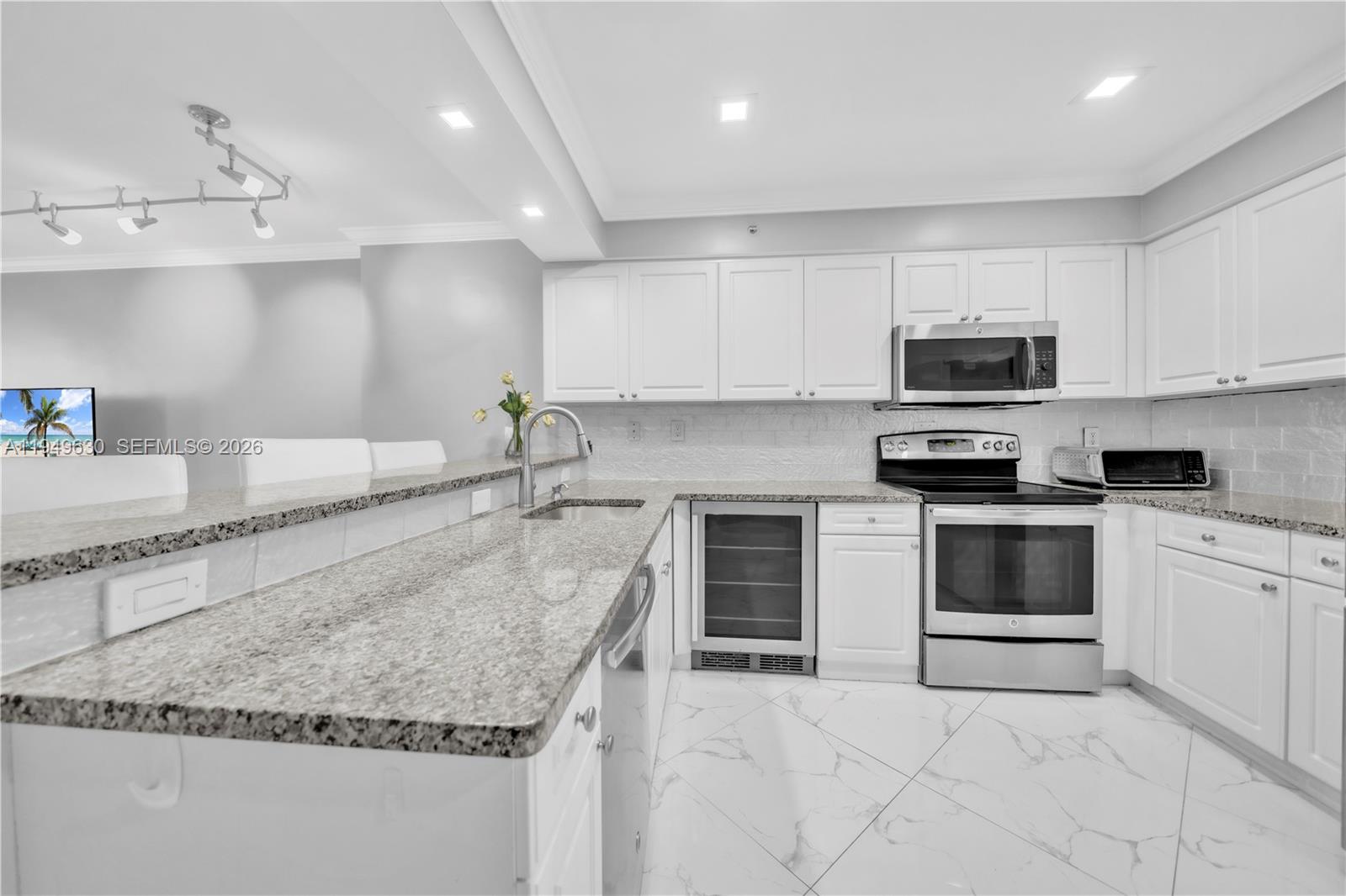 Hollywood Condo: 2501 South Ocean Drive