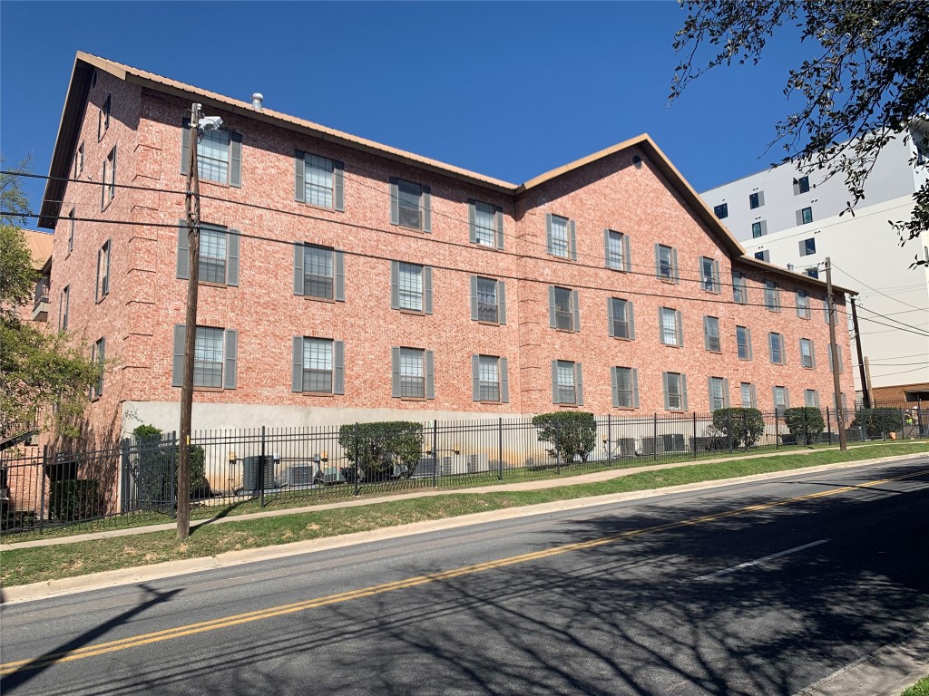 Austin Condo: 2401 Leon Street