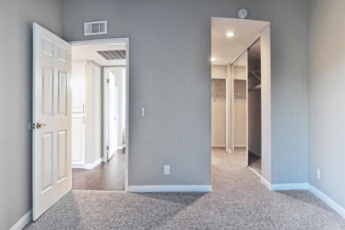 Laguna Hills Apartment: 26160 Laguna Ct