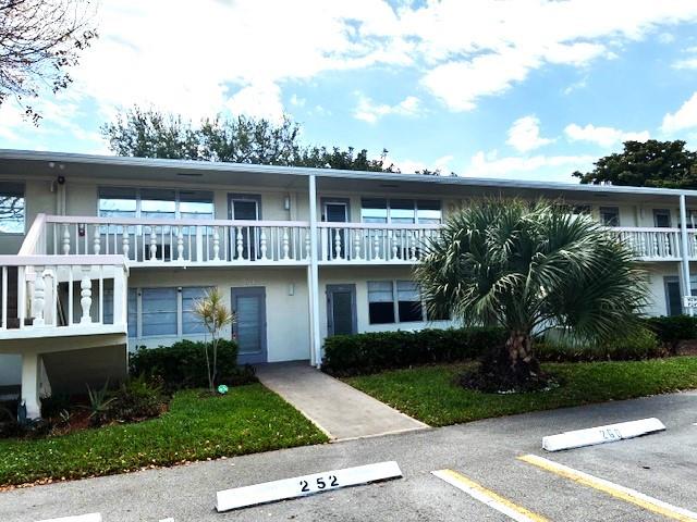 Deerfield Beach Condo: 260 Newport P