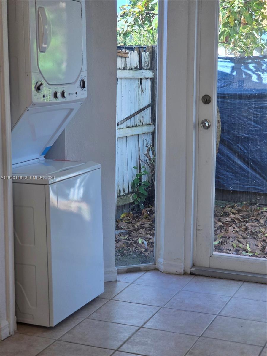 Homestead Condo: 124 Northeast 13th Street