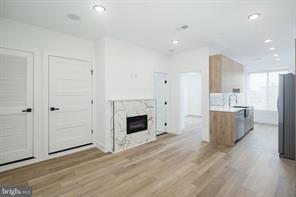 Philadelphia Townhome: 2000 N Front St