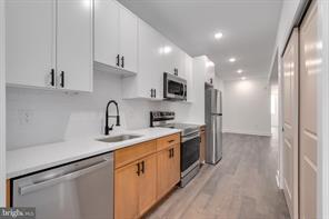 Philadelphia Townhome: 927 N 42nd St