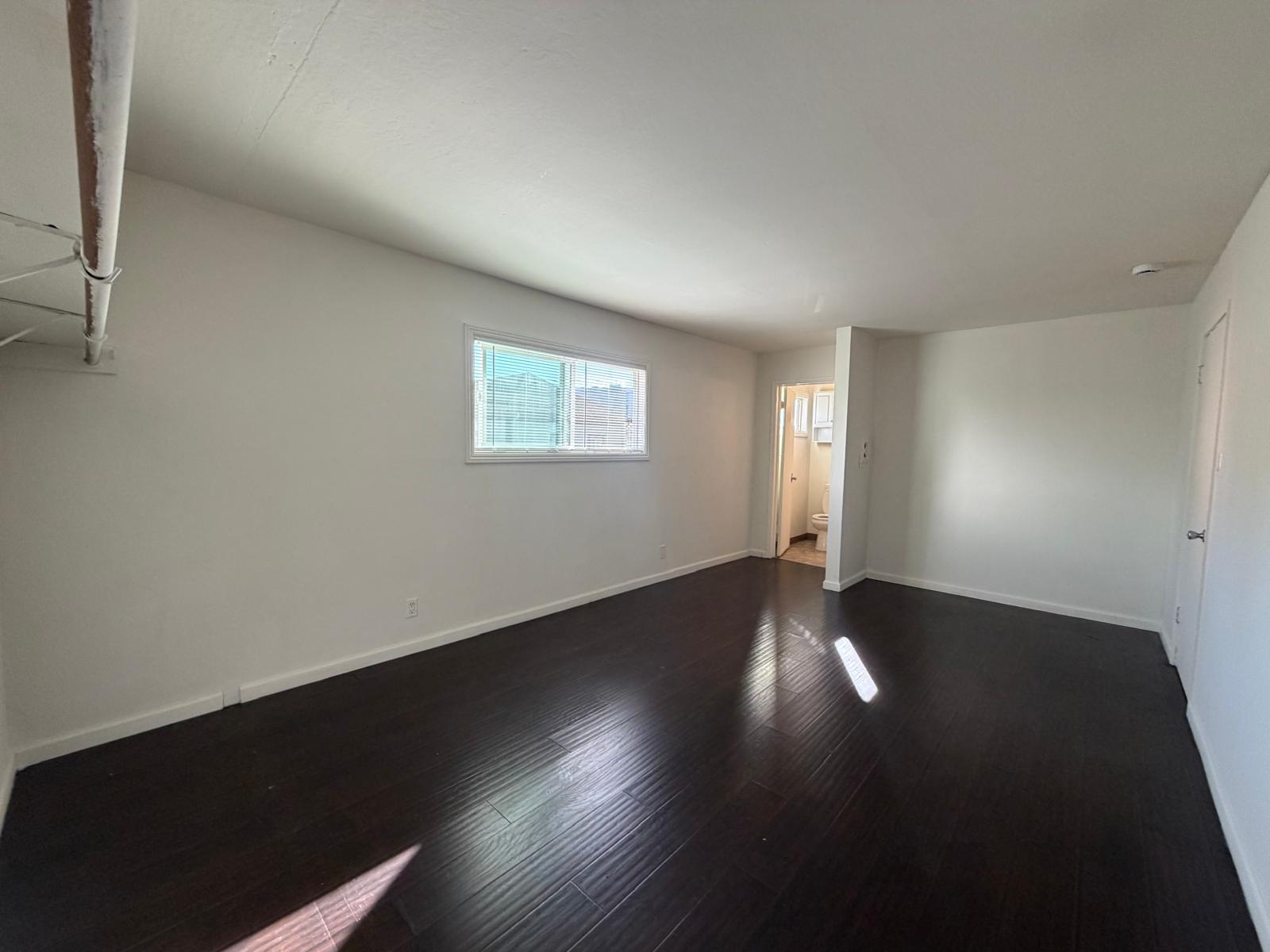 Oakland Apartment: 3232 14th Ave