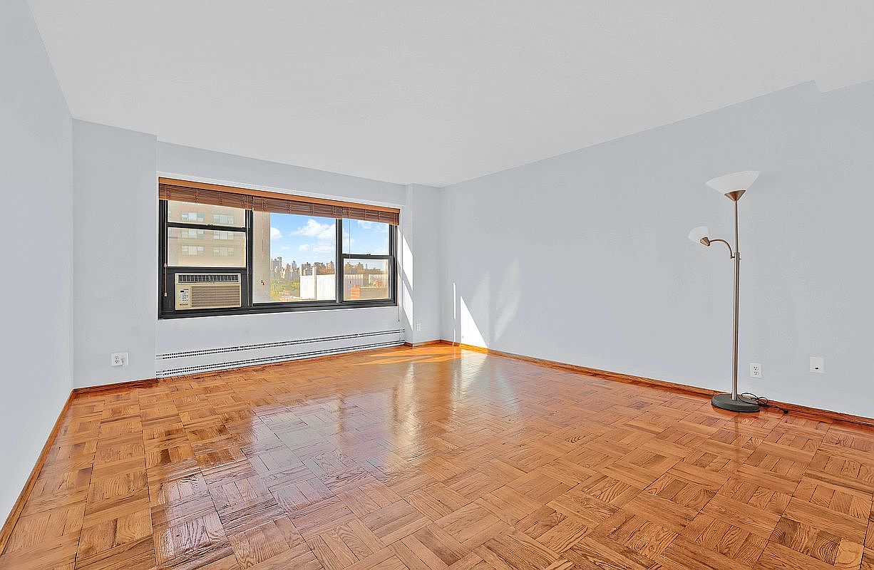 Astoria Condo: 21-80 33rd Rd Apt 9C