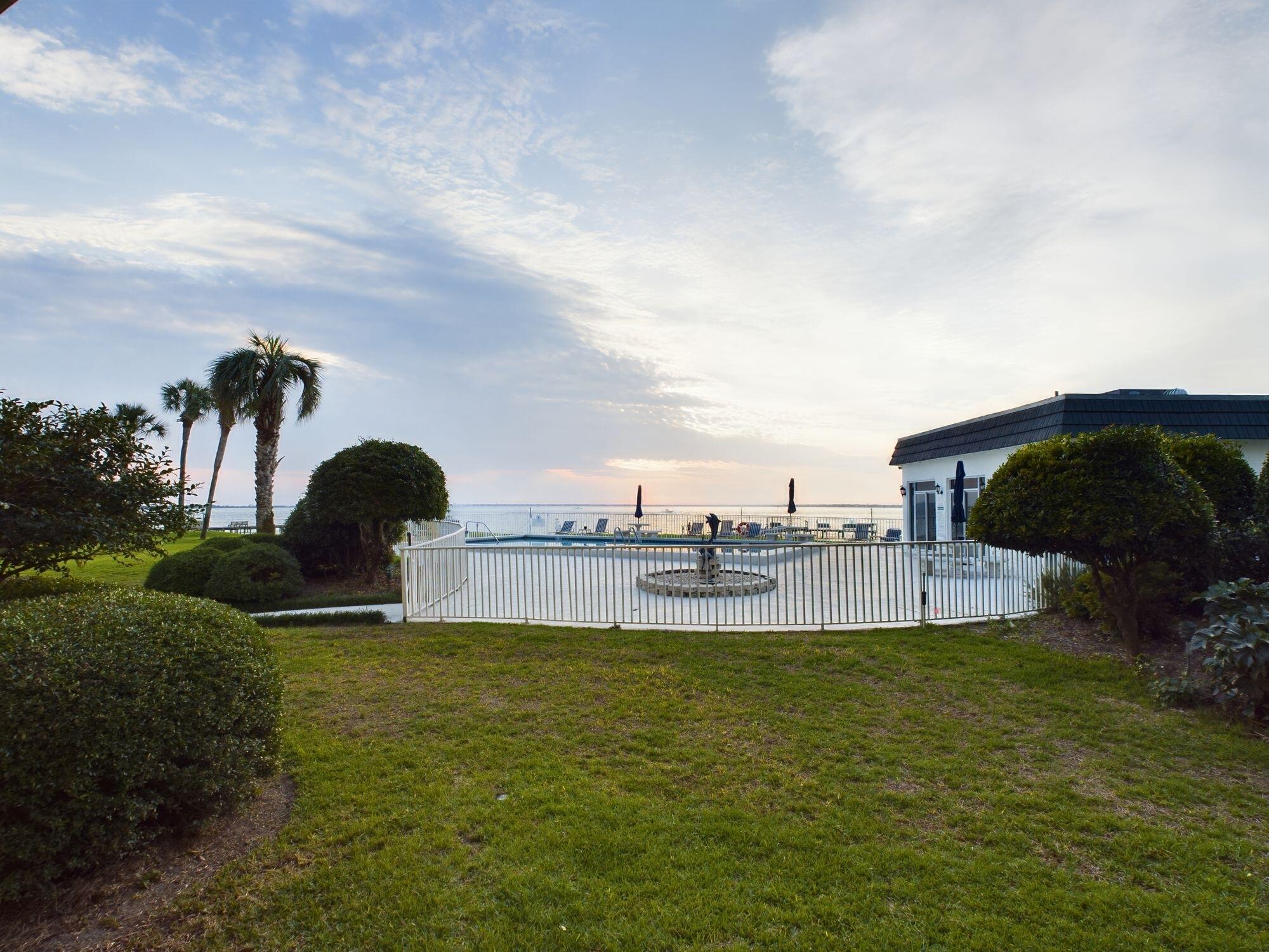 Destin Condo: 151 Calhoun Avenue