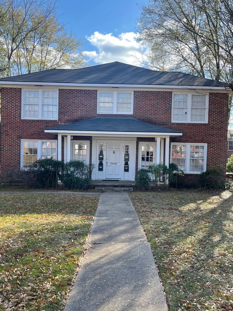 Shreveport House: 337 1/2 Boulevard