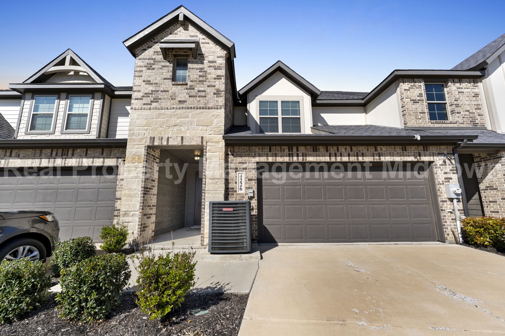 Arlington House: 4226 Swinley Forest Dr