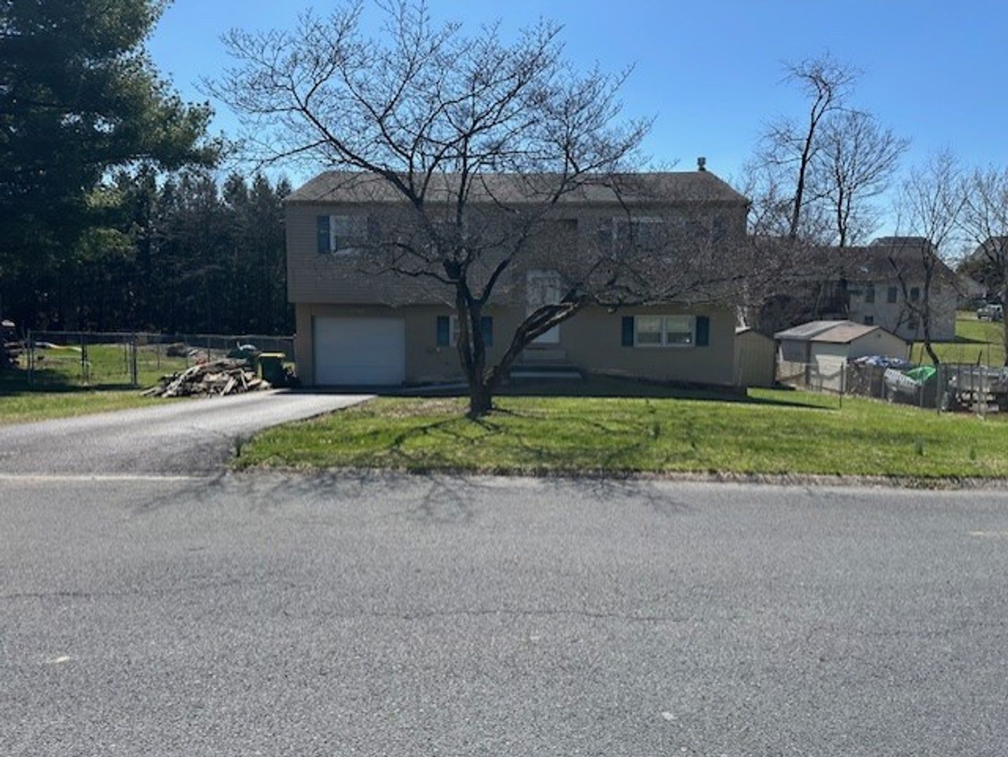 Mechanicsburg House: 3912 Brookridge Dr.