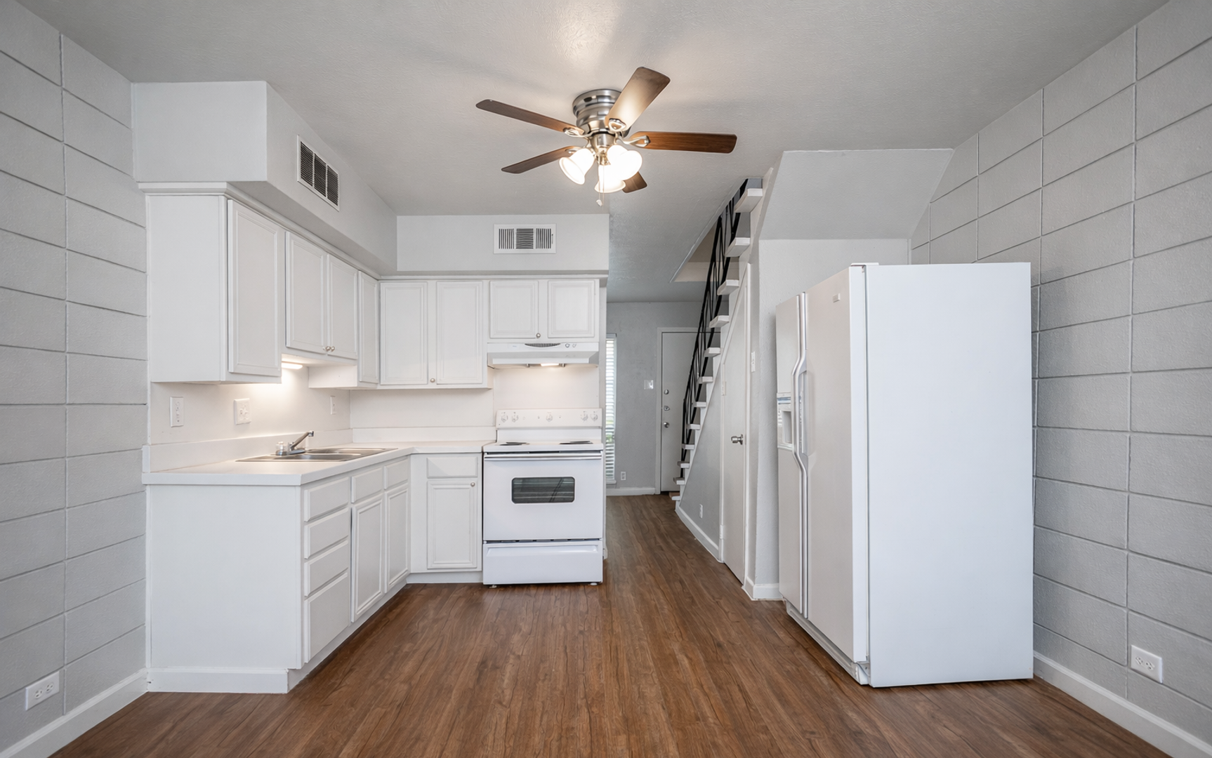 Dallas Apartment: 9008 San Benito Way