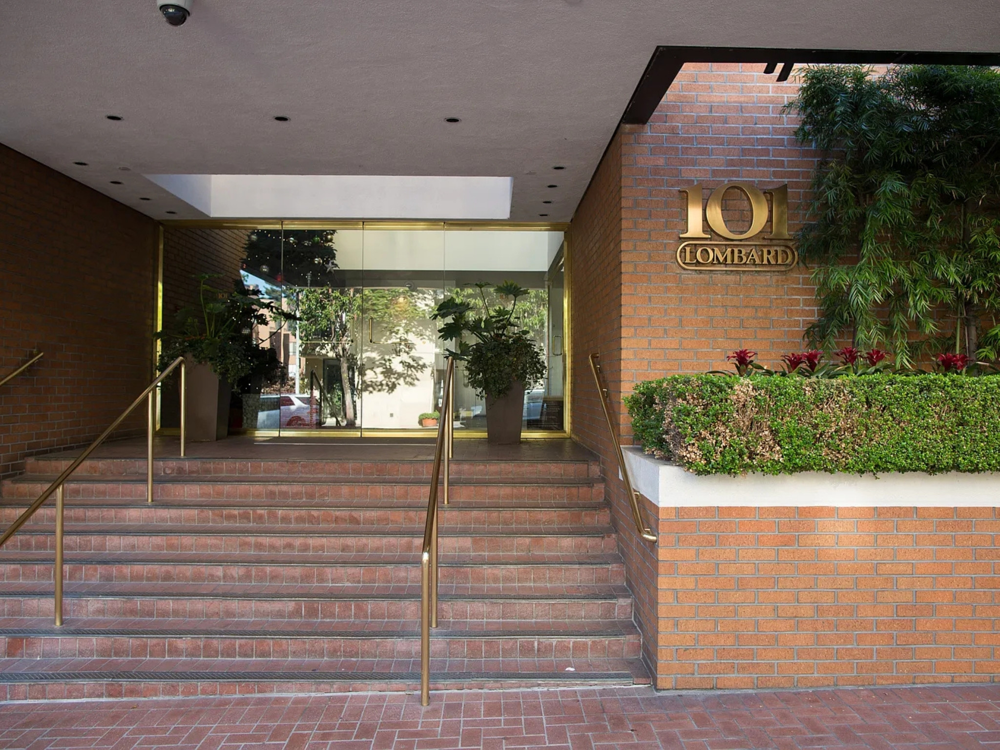 San Francisco Condo: 101 Lombard St