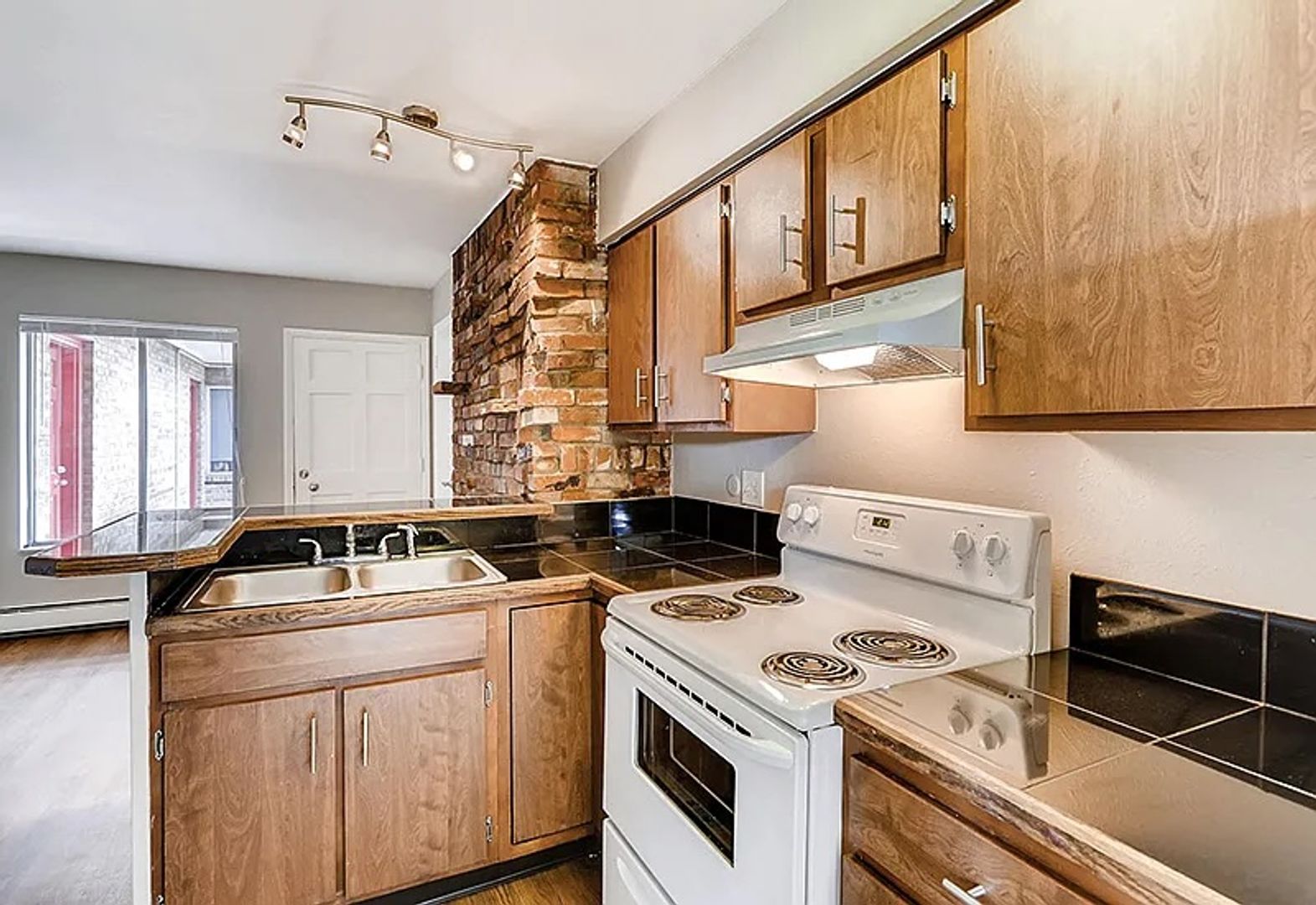 Denver Apartment: 10 S Sherman St