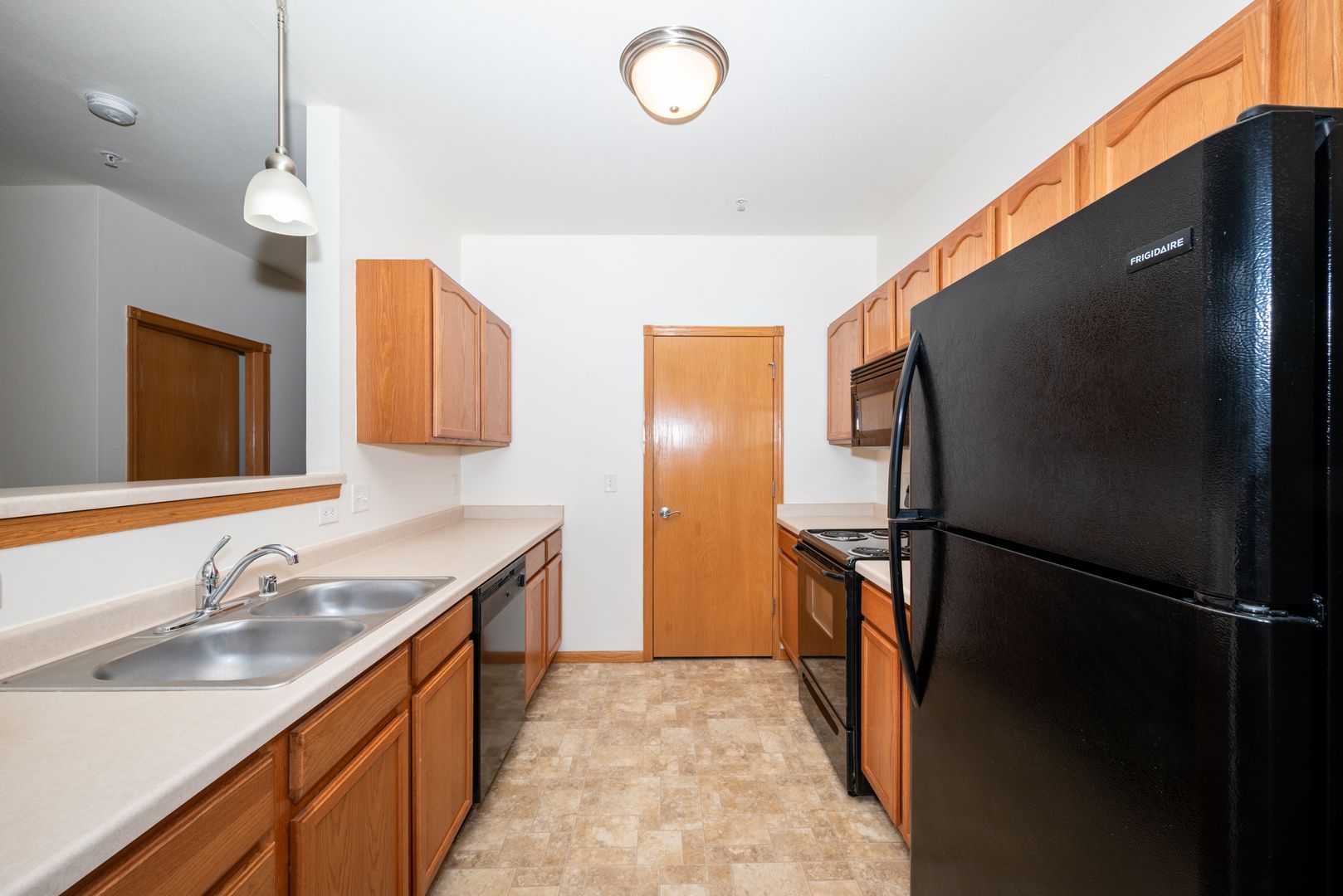 Baraboo Apartment: 915 Ellis Ave