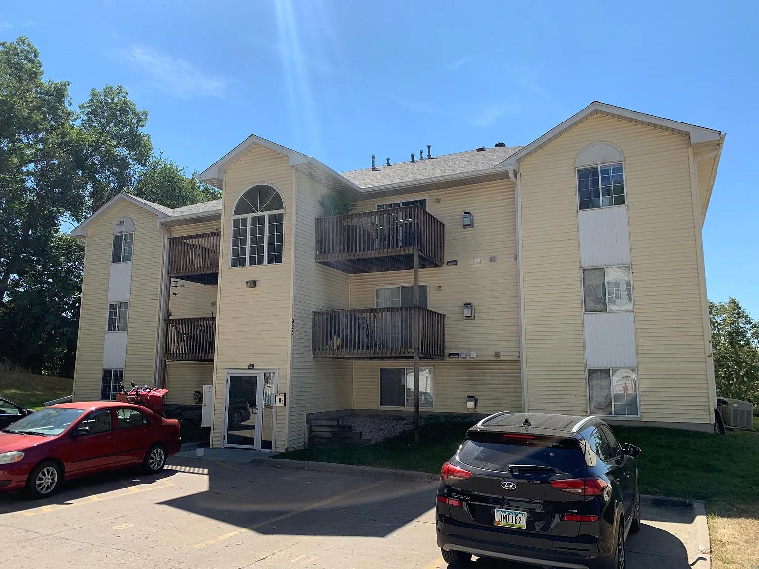 Coralville Condo: 923 Boston Way