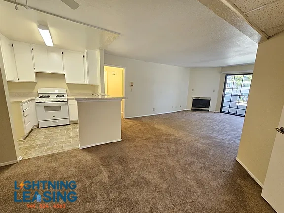 Canoga Park Condo: 8731 De Soto Ave
