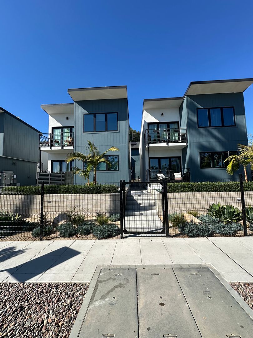 San Diego Condo: 2320 F Street