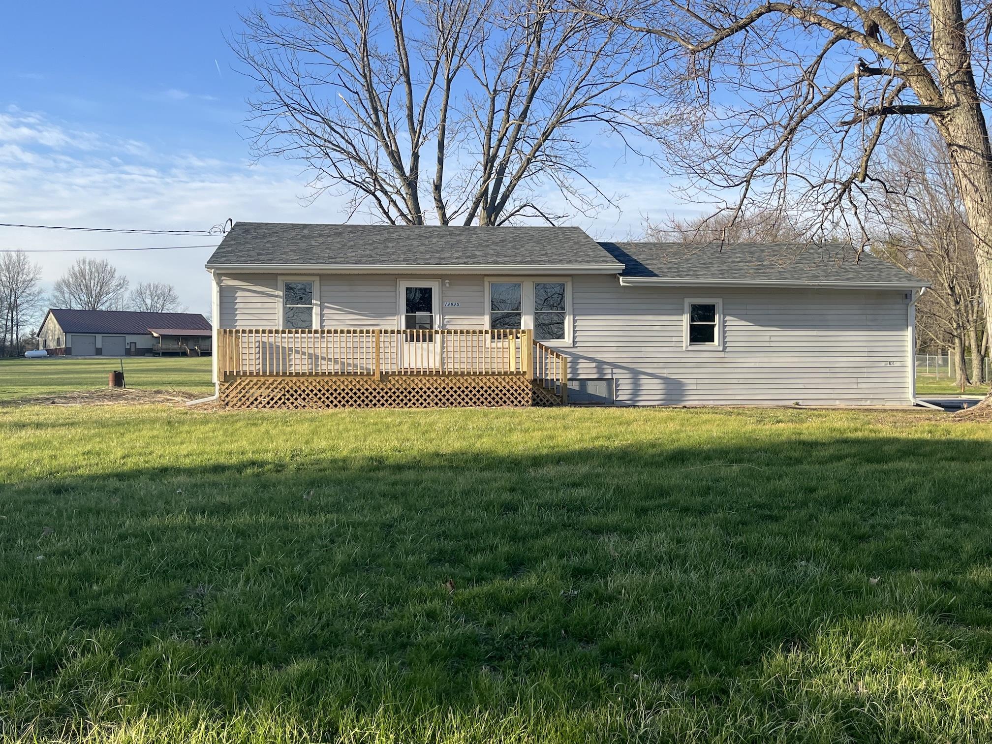 Danville House: 12925 2100 N