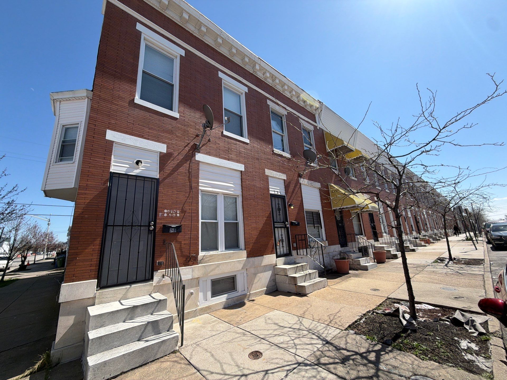 Baltimore Townhome: 733 North Linwood Ave