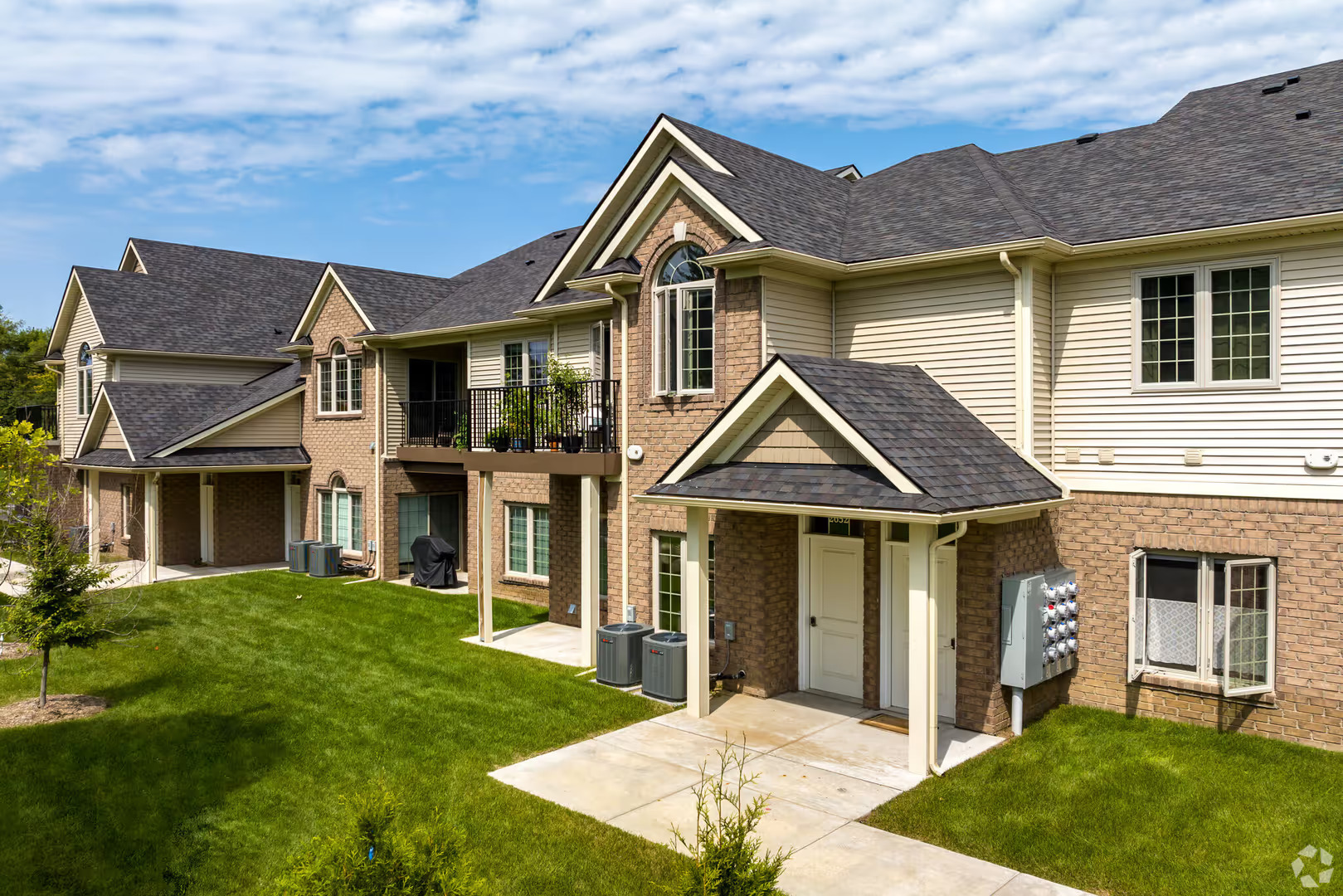 Auburn Hills Apartment: 2644 N Squirrel Rd