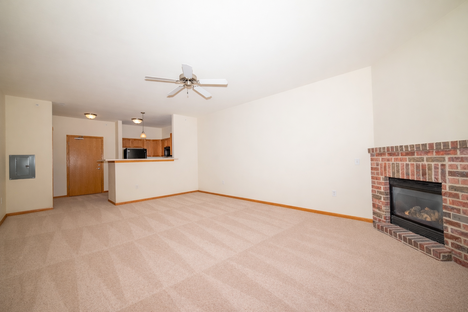 Baraboo Apartment: 915 Ellis Ave