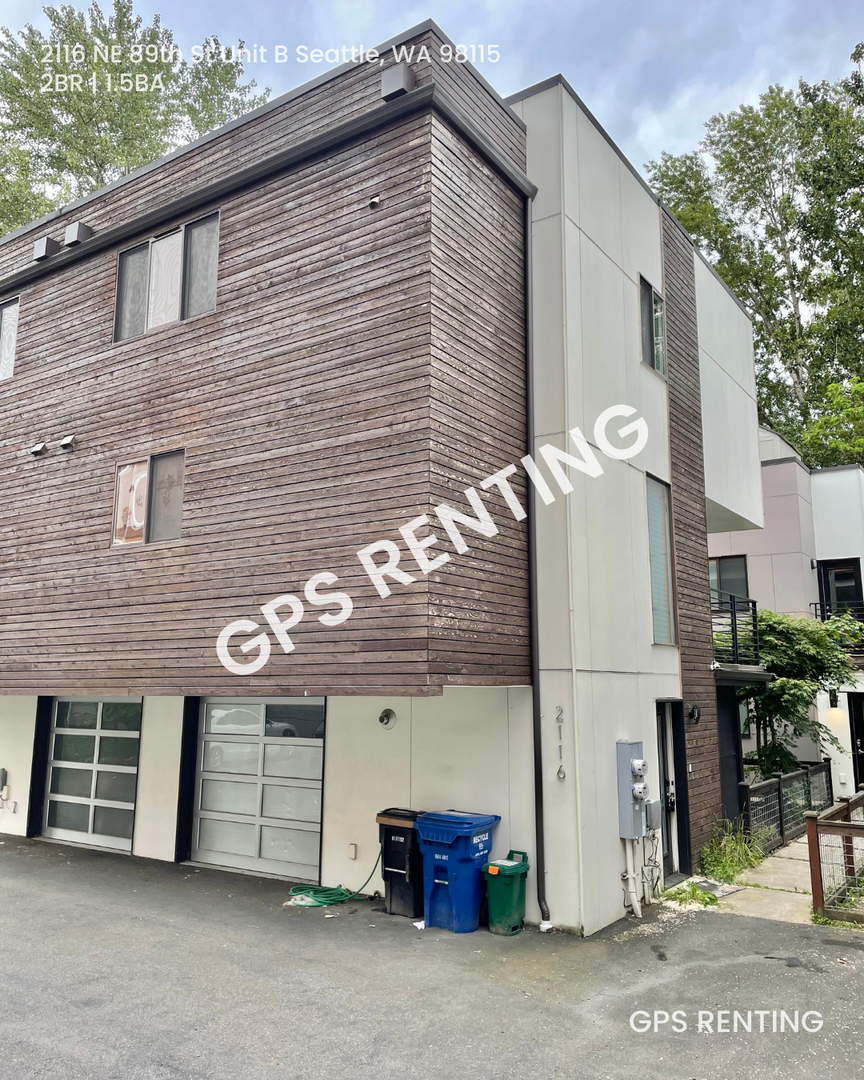 Seattle House: 2116 NE 89th St