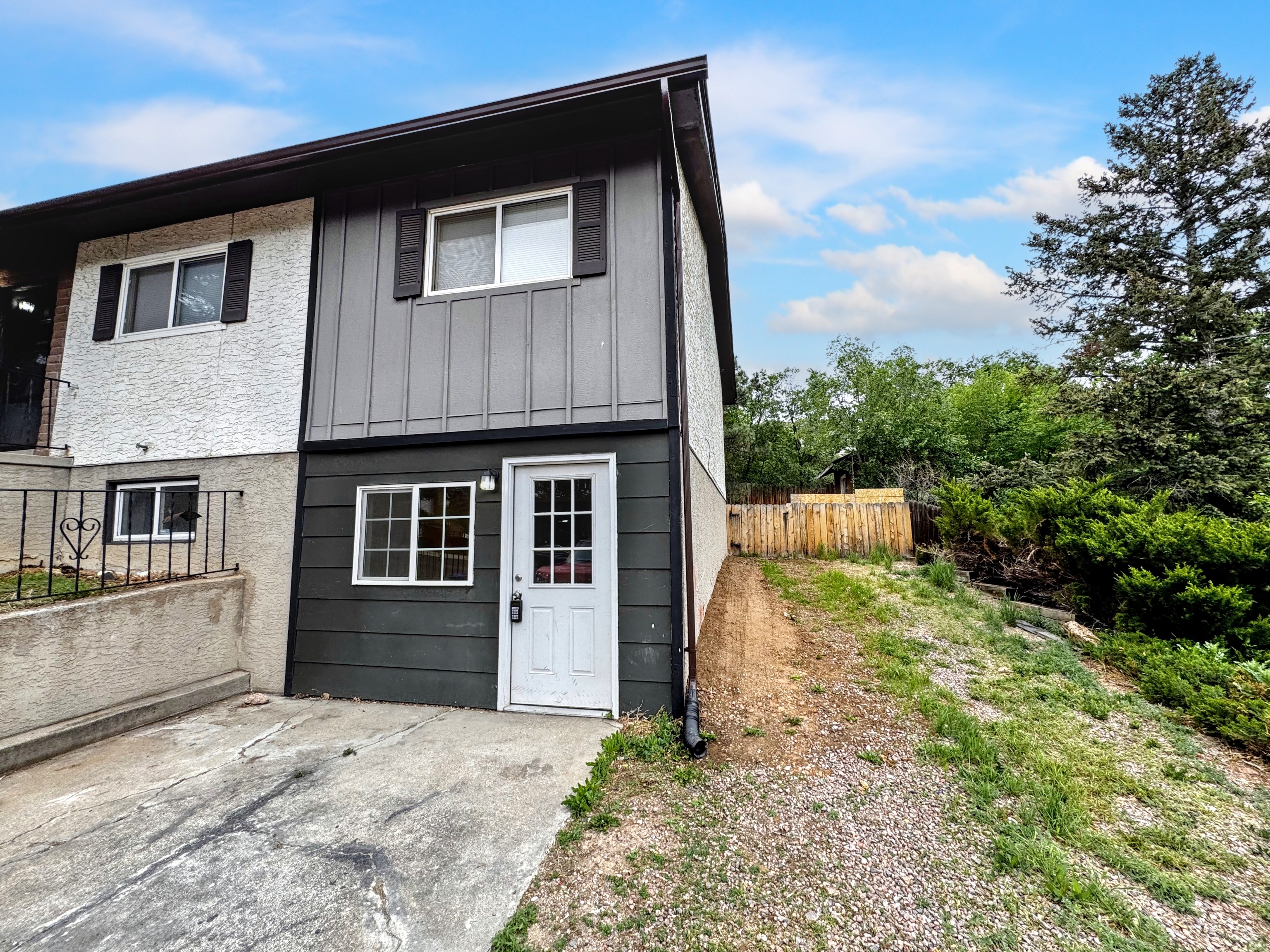 Colorado Springs House: 806 Paradise Lane