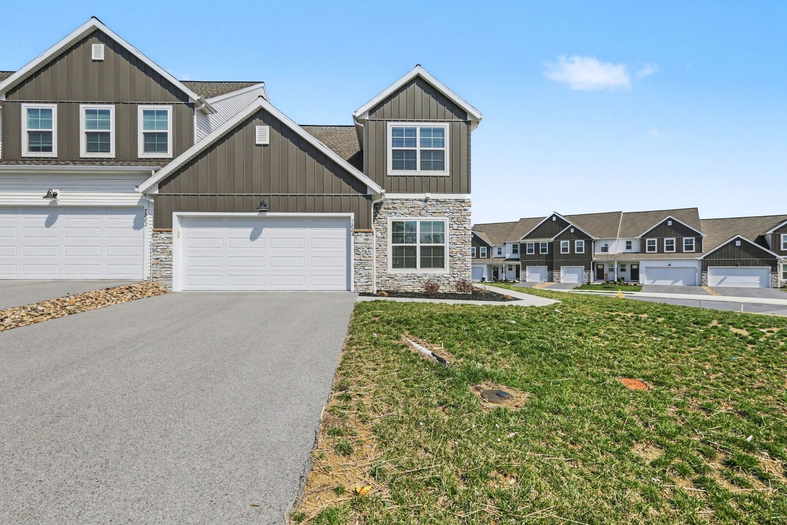 Harrisburg House: 7884 Oak Brook Dr.