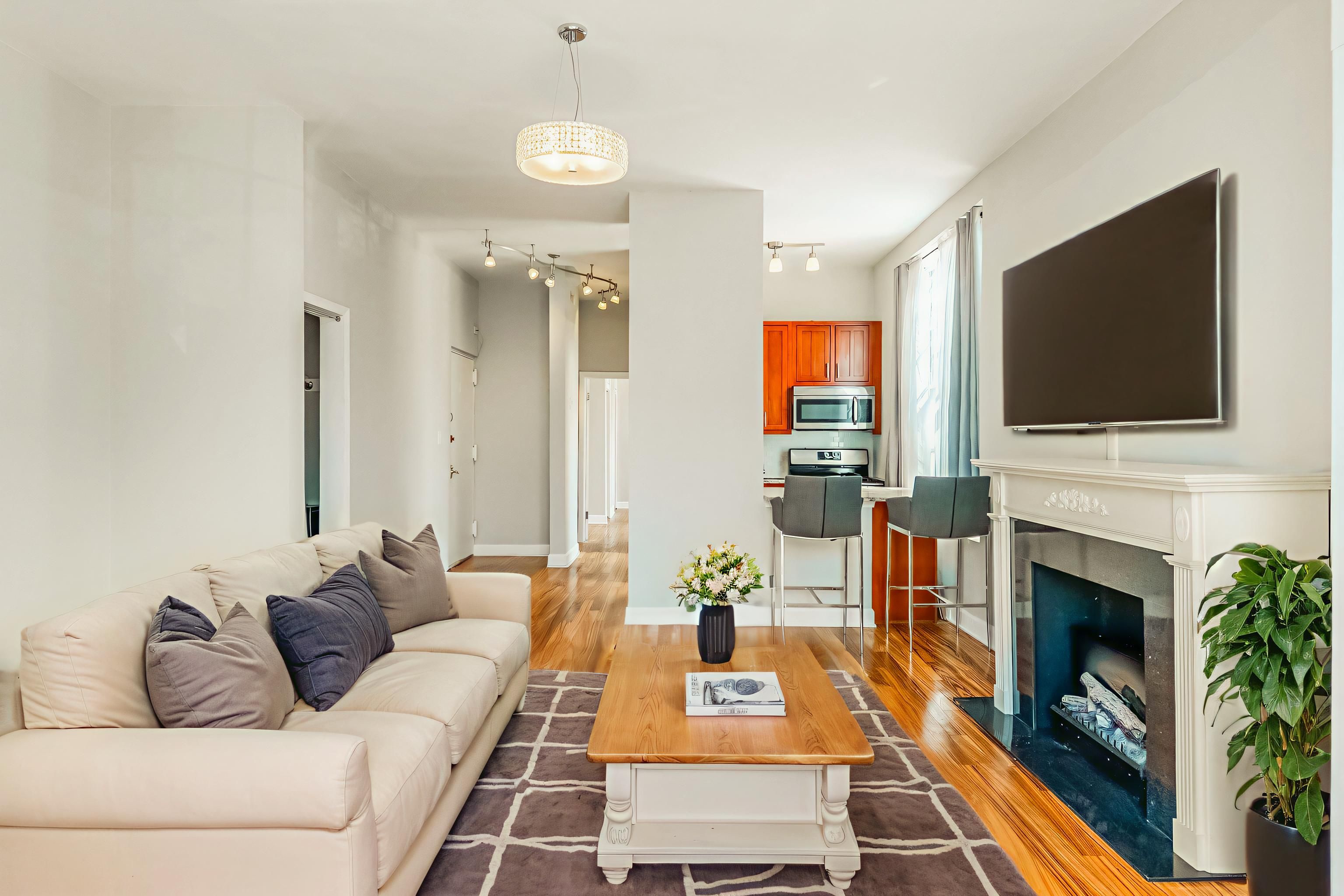 Washington Condo: 333 2nd St NE