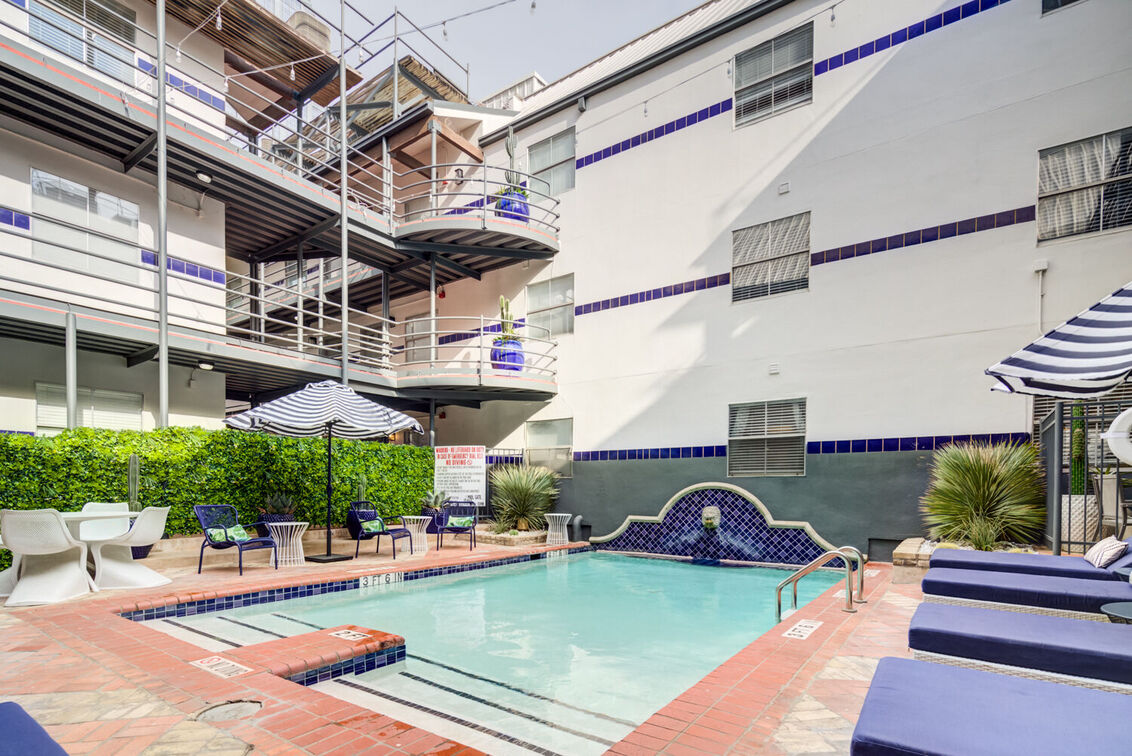 Austin Condo: 200 E 4th St