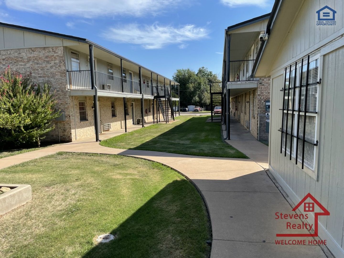 Lawton Apartment: 1502 NW Kingsbury Ave