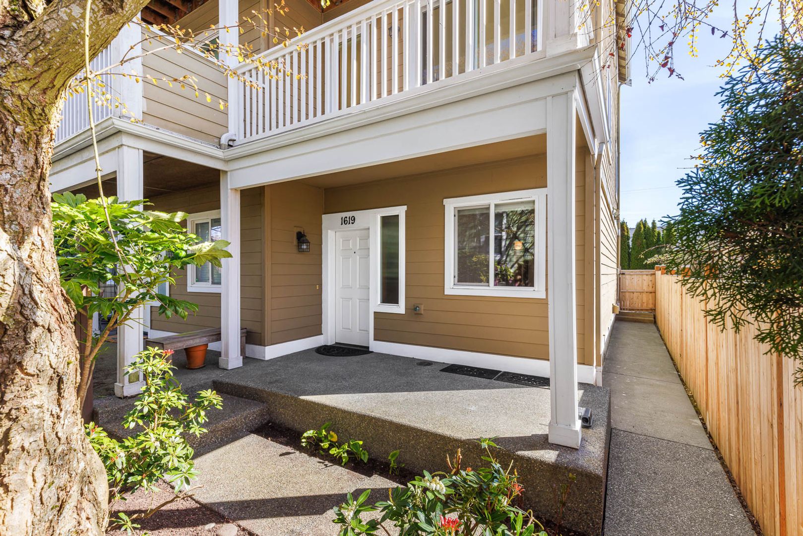 Seattle Townhome: 1619 SW Barton St