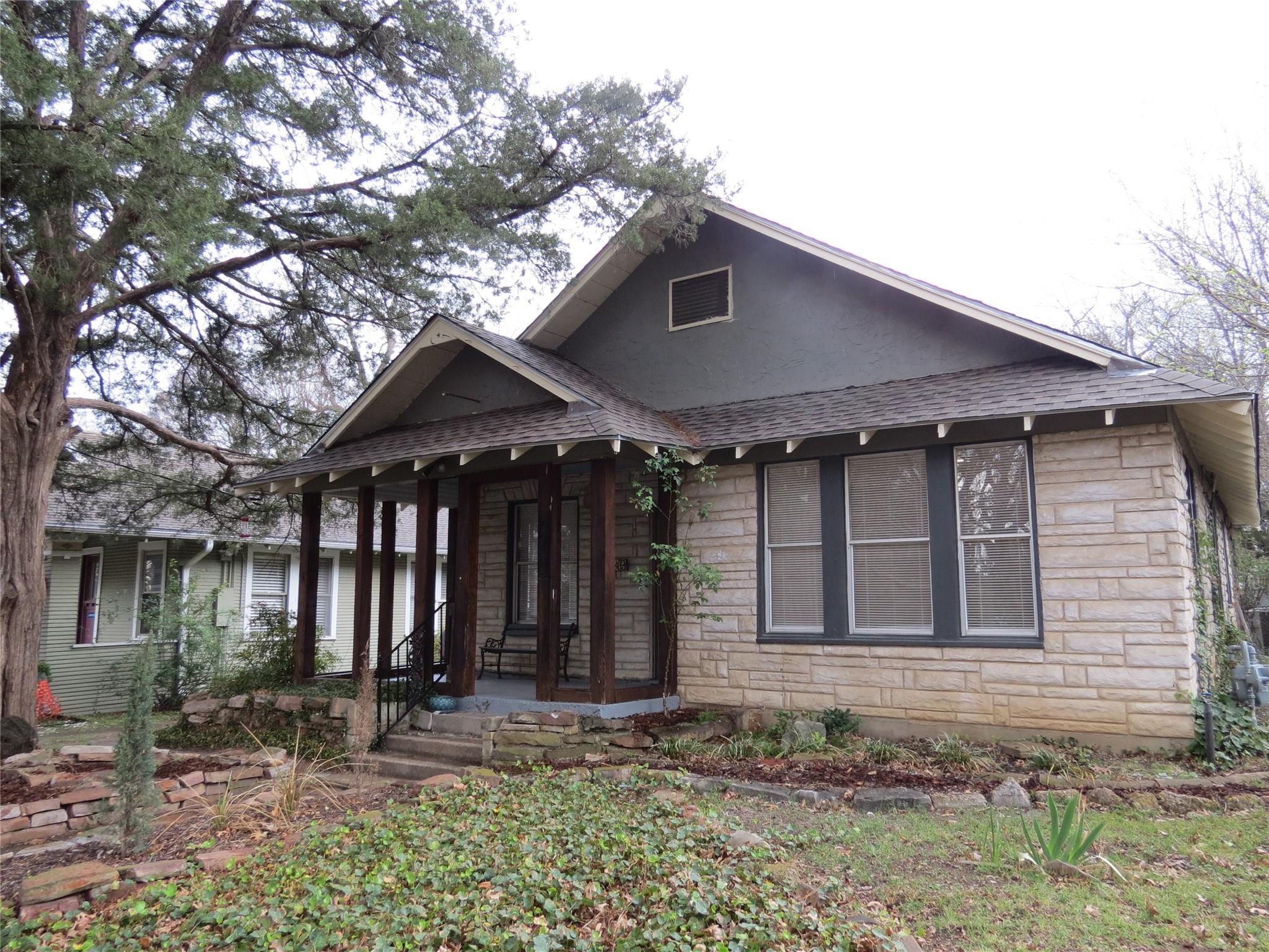 Dallas House: 5643 E Side Avenue