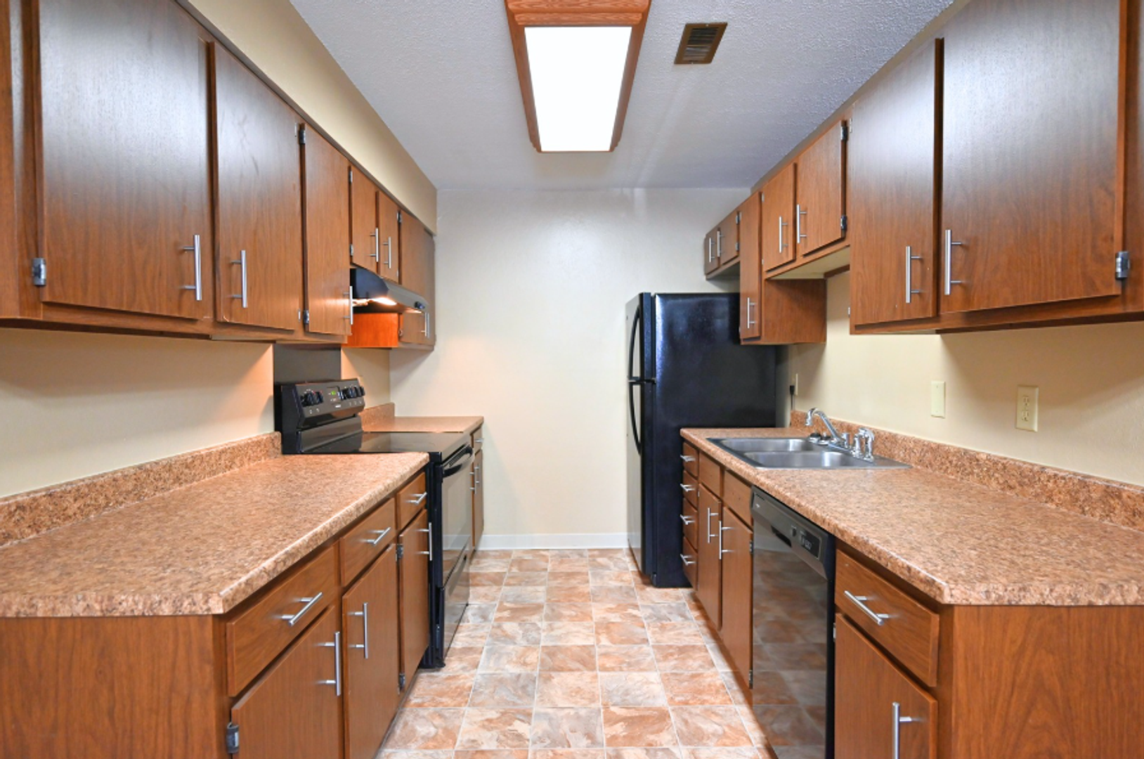 Dubuque Apartment: 3260 Raven Oaks Drive
