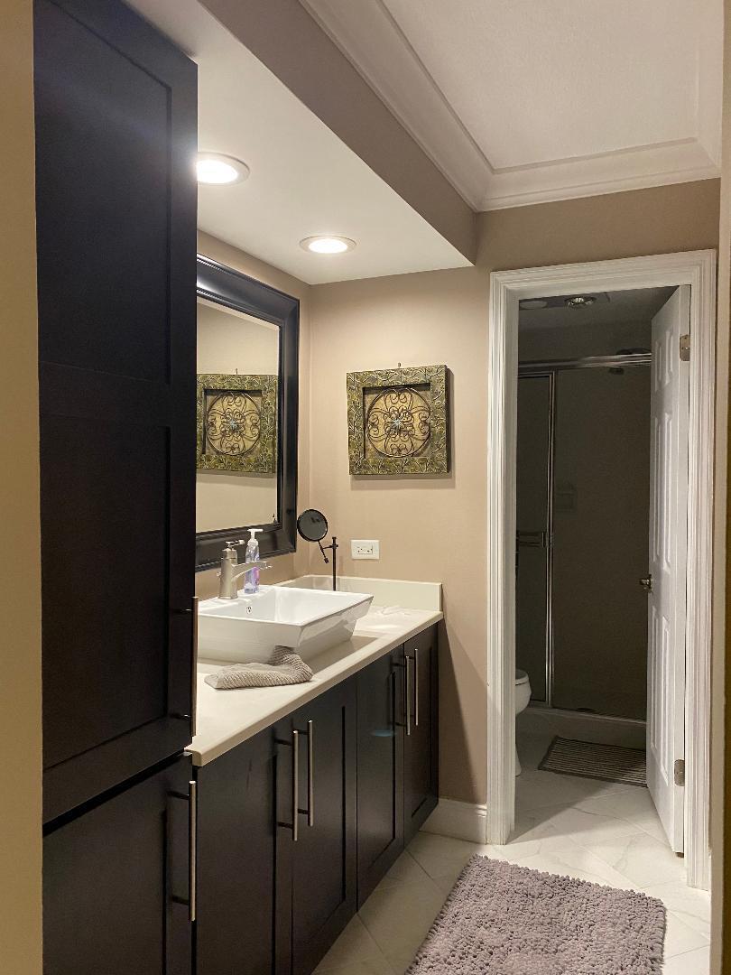 North Palm Beach Condo: 130 Lakeshore Drive