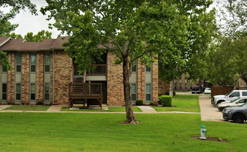 Angleton Condo: 1741 East Henderson Road