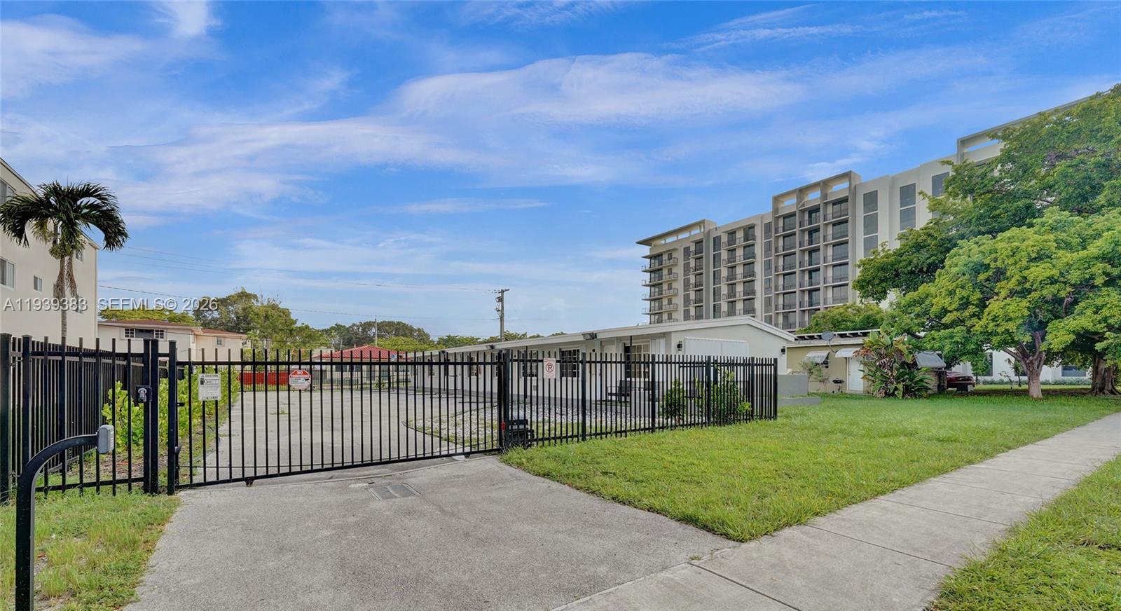 North Miami Condo: 1085 Northeast 126th Street