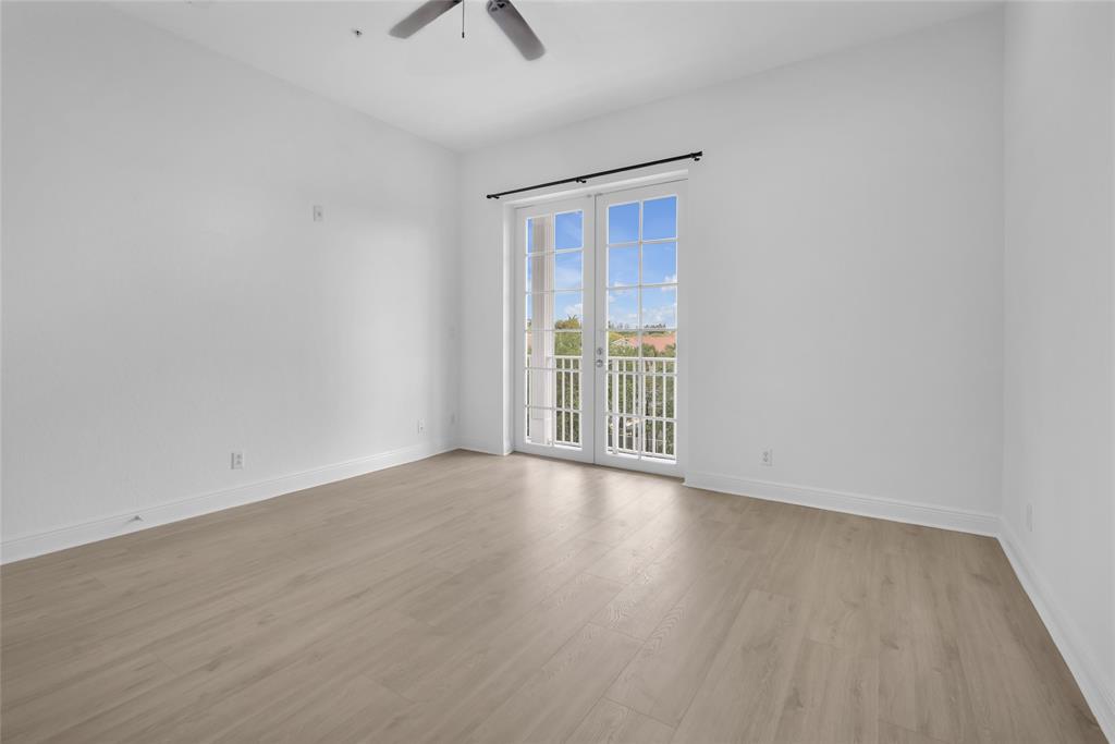 Davie Condo: 6809 Lakeside Circle North